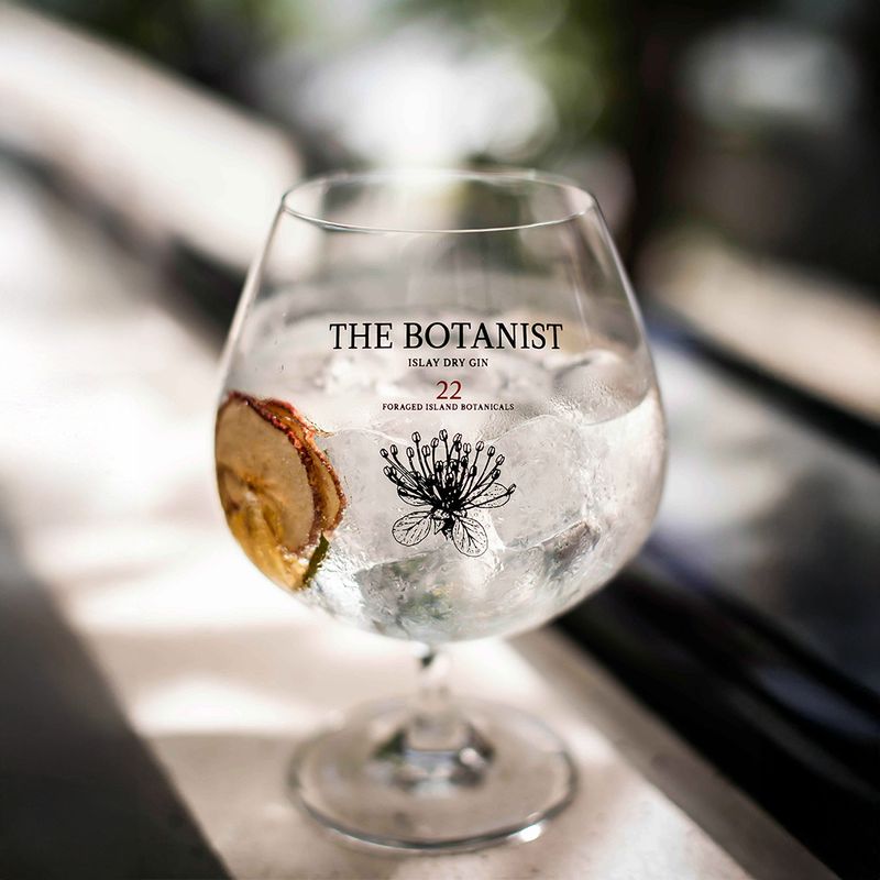 kit-compre-1-gin-the-botanist-e-ganhe-1-taca-vidro-exclusiva