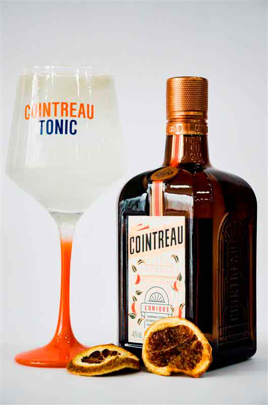 kit-compre-1-licor-cointreau-e-ganhe-1-taca-cointreau-tonic