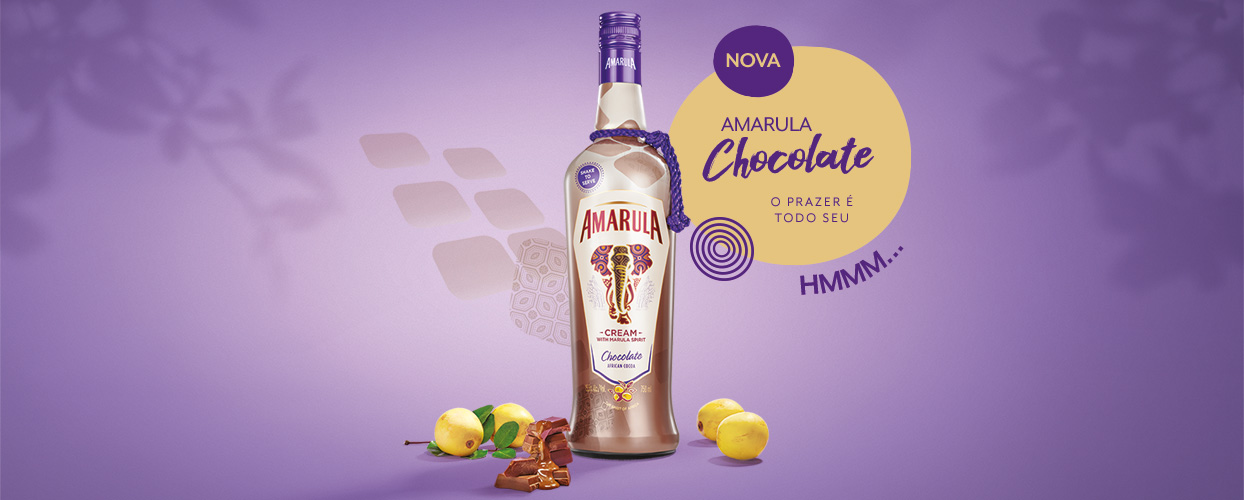 Imagem com garrafas de Amarula e a seguinte frase - Nova Amarula Chocolate o prazer é todo seu hmmm...